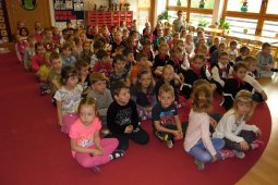 Czytanie dzieciom z Przedszkola - Prezes Chóru Spójnia - Iwona Fojcik