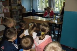 Czytanie dzieciom z SP nr 1 - Znaki są ważne - czyt. A. Wieszołek_2