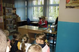 Czytanie dzieciom z SP nr 1 - Znaki są ważne - czyt. A. Wieszołek