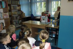 Czytanie dzieciom z SP nr 1 - Znaki są ważne - czyt. A. Wieszołek_6