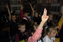 Czytanie dzieciom z SP nr 1 - Znaki są ważne - czyt. A. Wieszołek_7